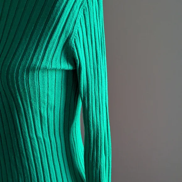 Green Ribbed Turtleneck Sweater - Picture 4 of 4